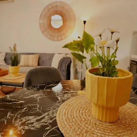 Cozy Detached 7 Guests